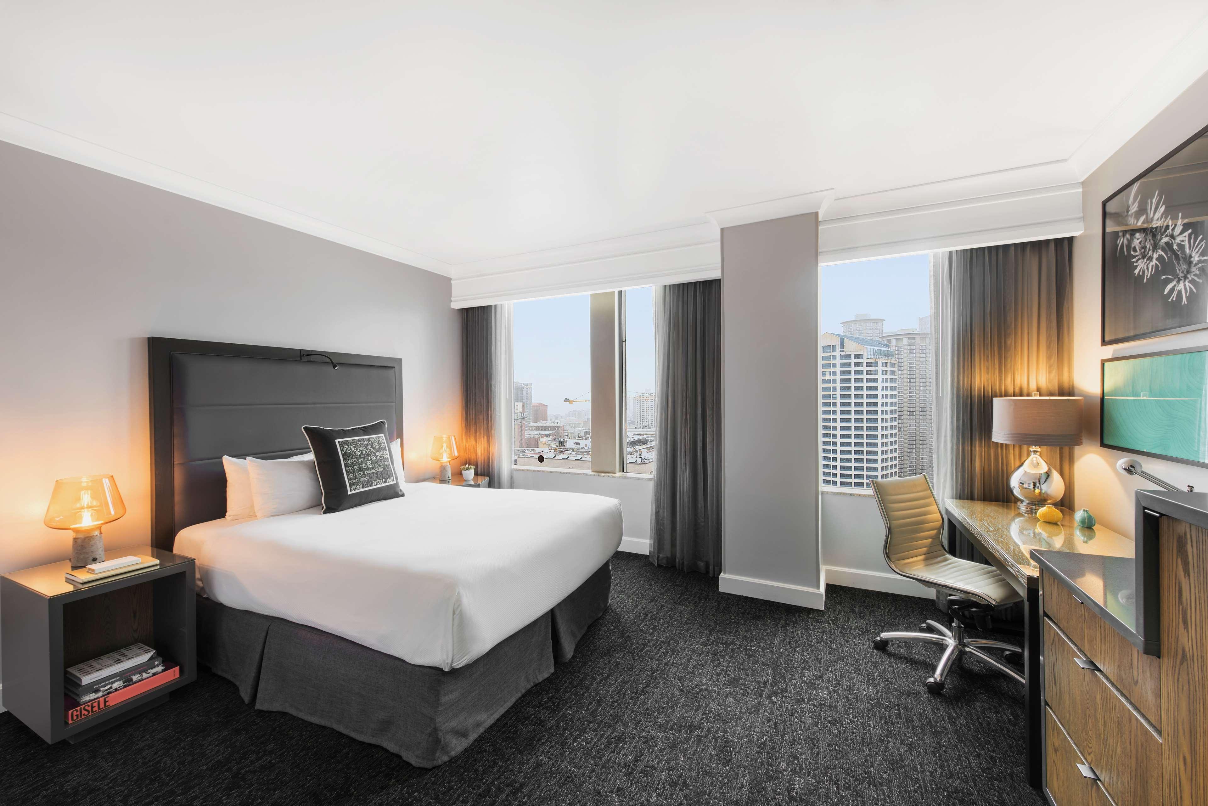 Hilton Motif