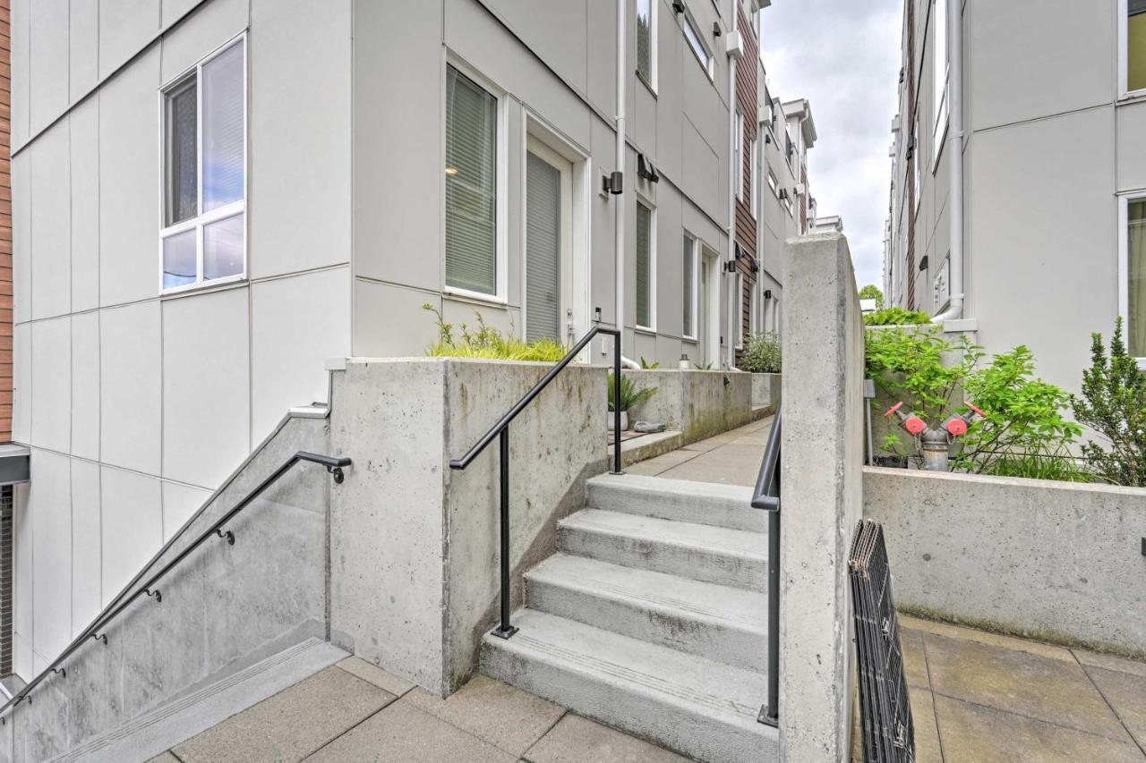 Stylish Townhome In Ballard *