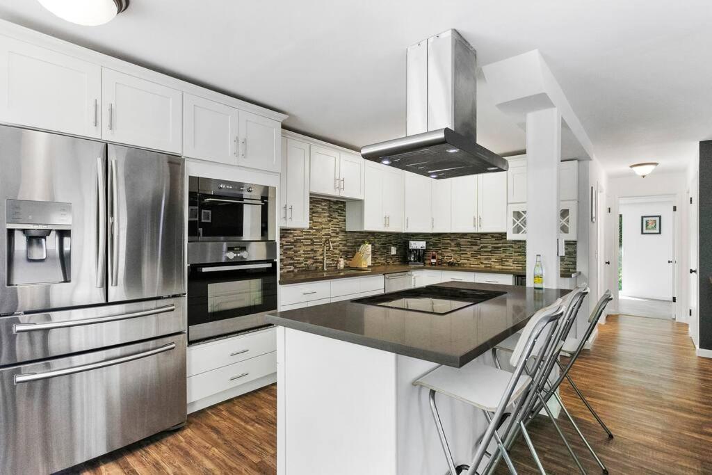 Epicurean Remodel In Location. Apartment Seattle