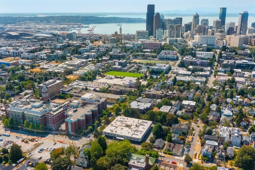The Sweetest Hill - 81 Walkscore! * Seattle