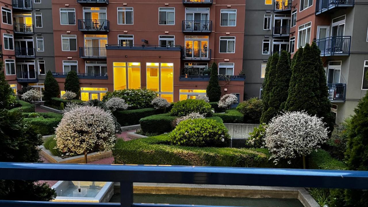 Cozy Nearby Attractions Center Apartment
