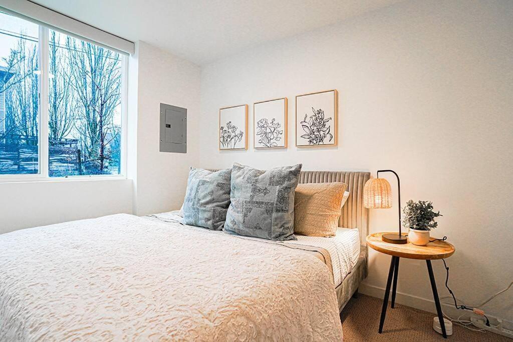 Modern Home, Rooftop View, 3 Block Beacon Station Holiday home *
