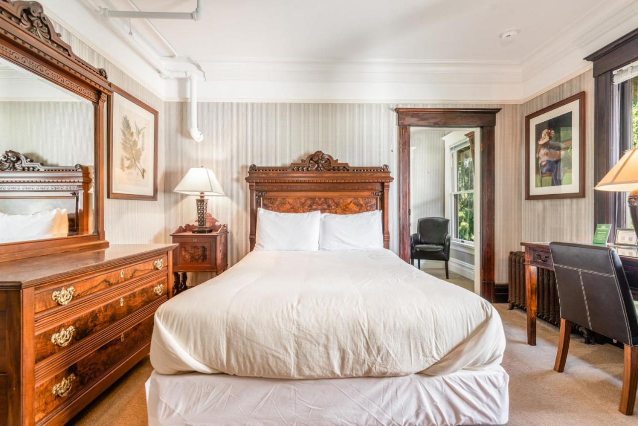Gaslight Inn