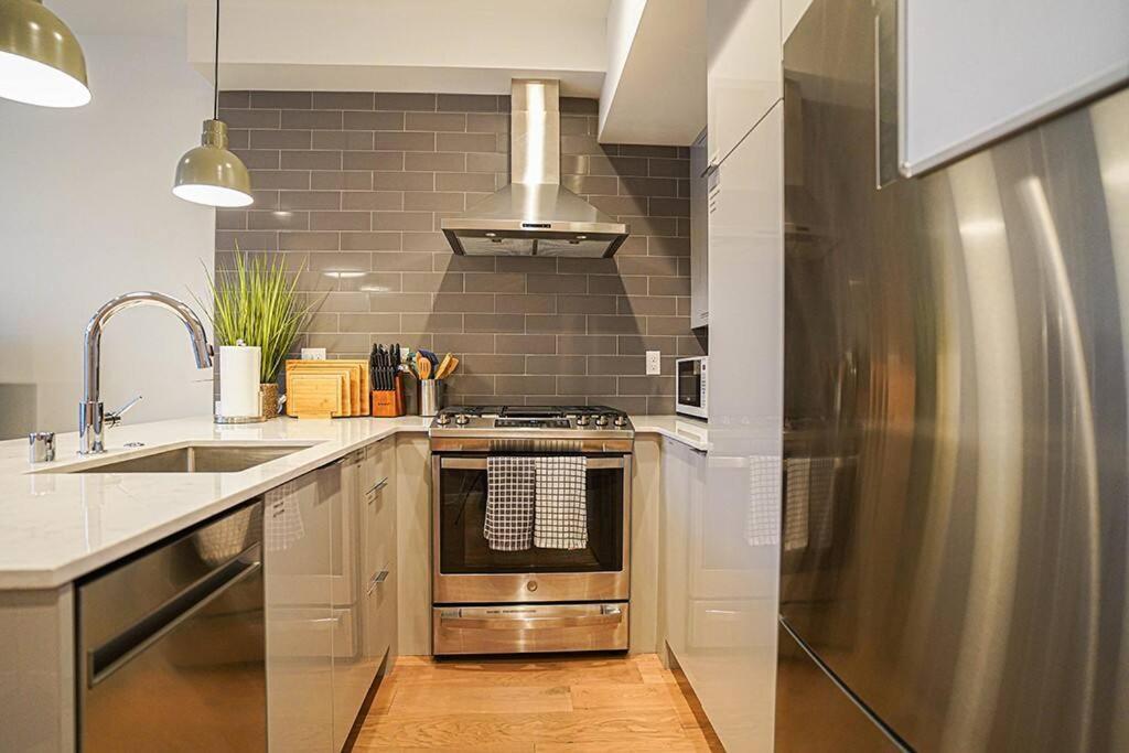Modern Home, Rooftop View, 3 Block Beacon Station Holiday home *