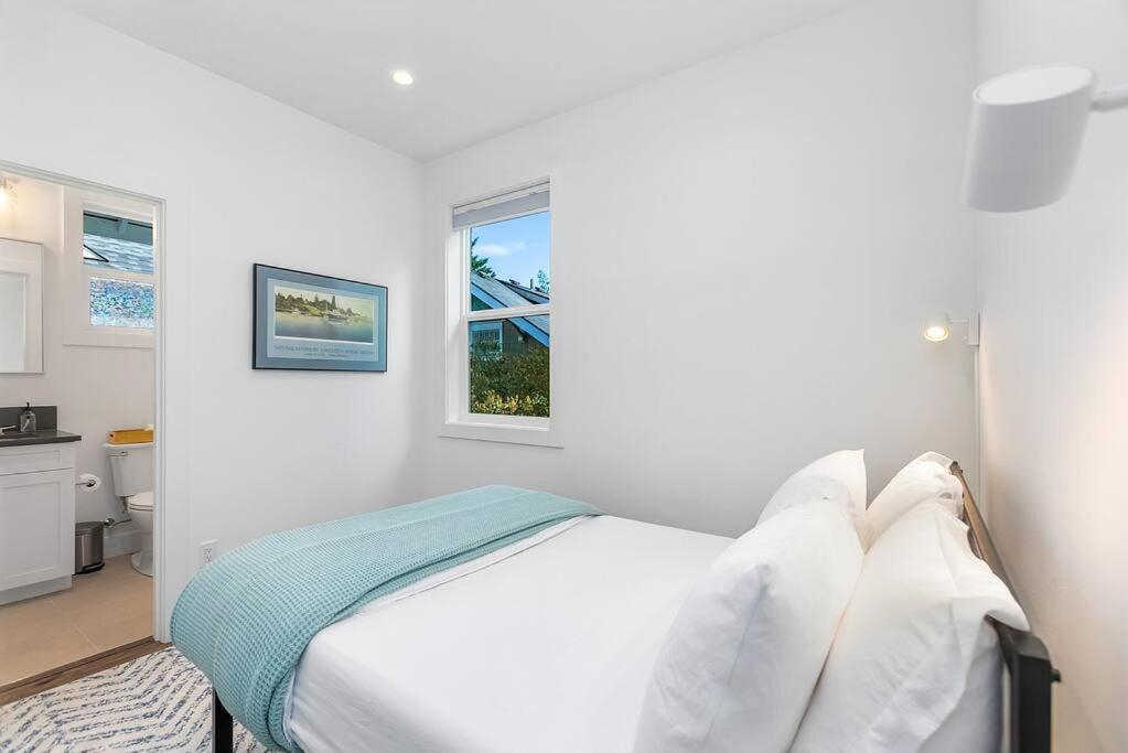 The Greenwood Gem Apartment *