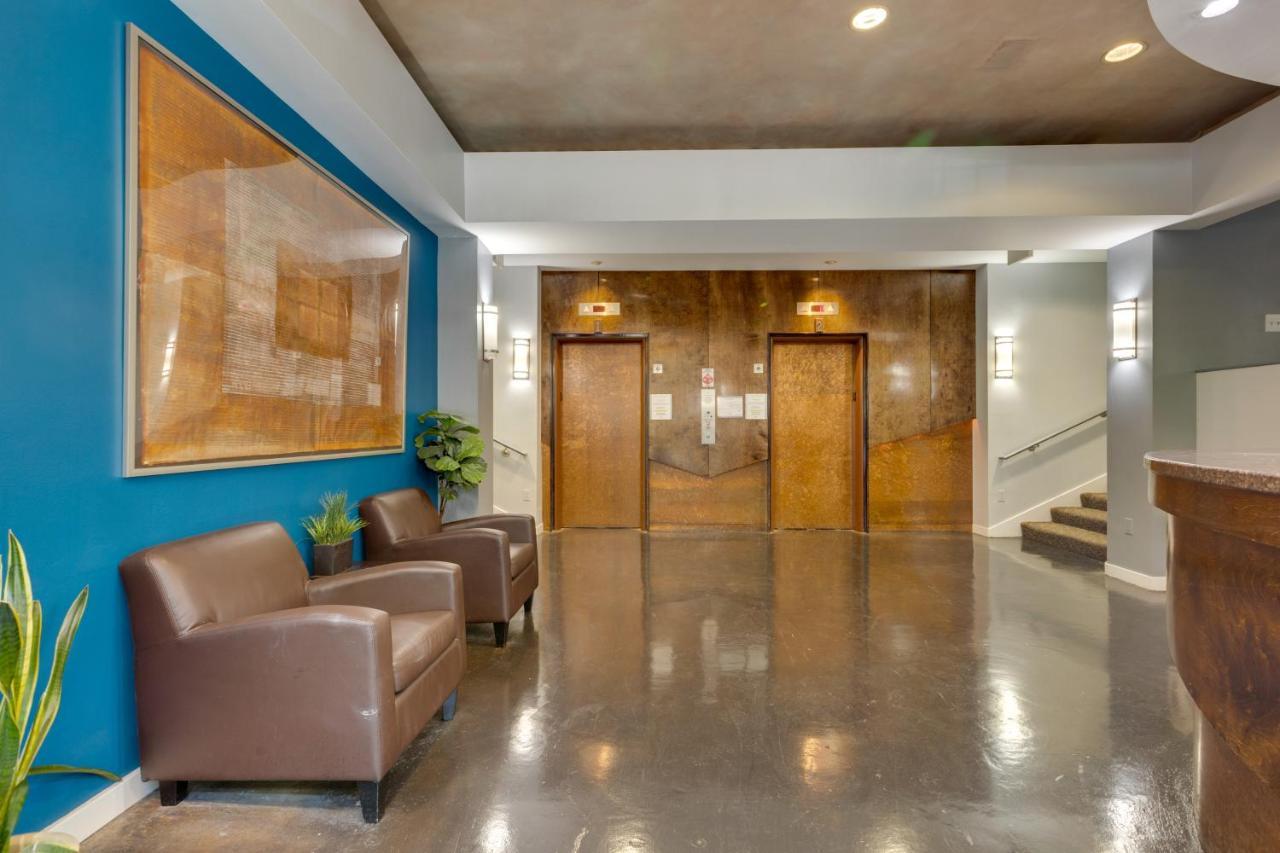 Apartment Downtown With Rooftop Deck And Views! *