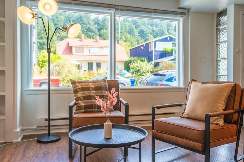 Seaside Serenity 1 Bedroom With Balcony Near Alki Apartment