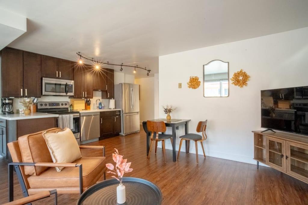 Seaside Serenity 1 Bedroom With Balcony Near Alki Seattle