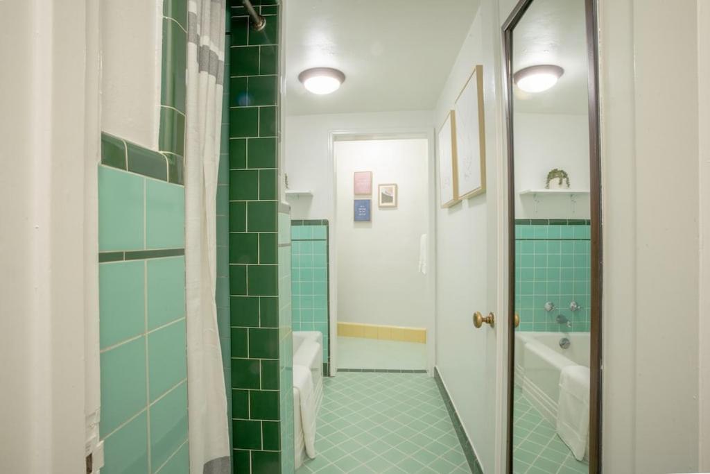 Seaside Serenity 1 Bedroom With Balcony Near Alki * Seattle
