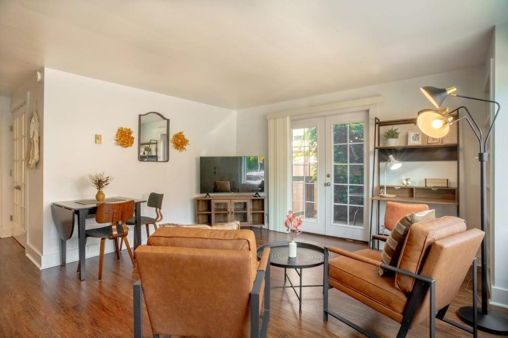 Seaside Serenity 1 Bedroom With Balcony Near Alki Apartment Seattle