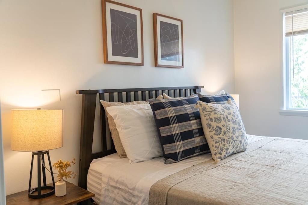 Seaside Serenity 1 Bedroom With Balcony Near Alki Seattle