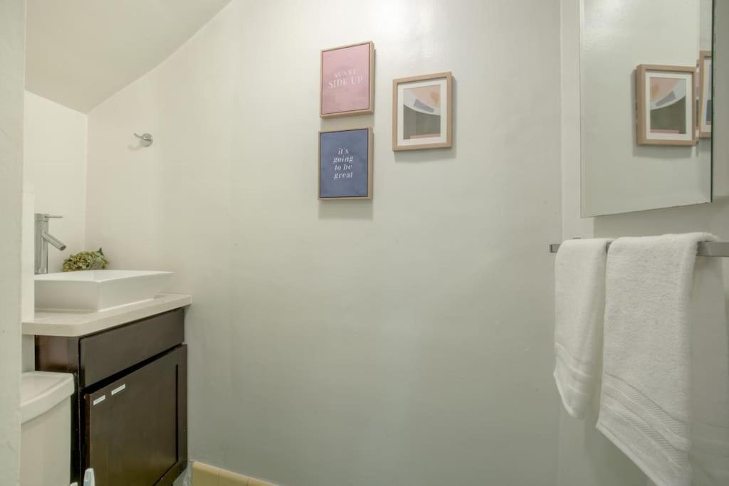 Seaside Serenity 1 Bedroom With Balcony Near Alki Seattle