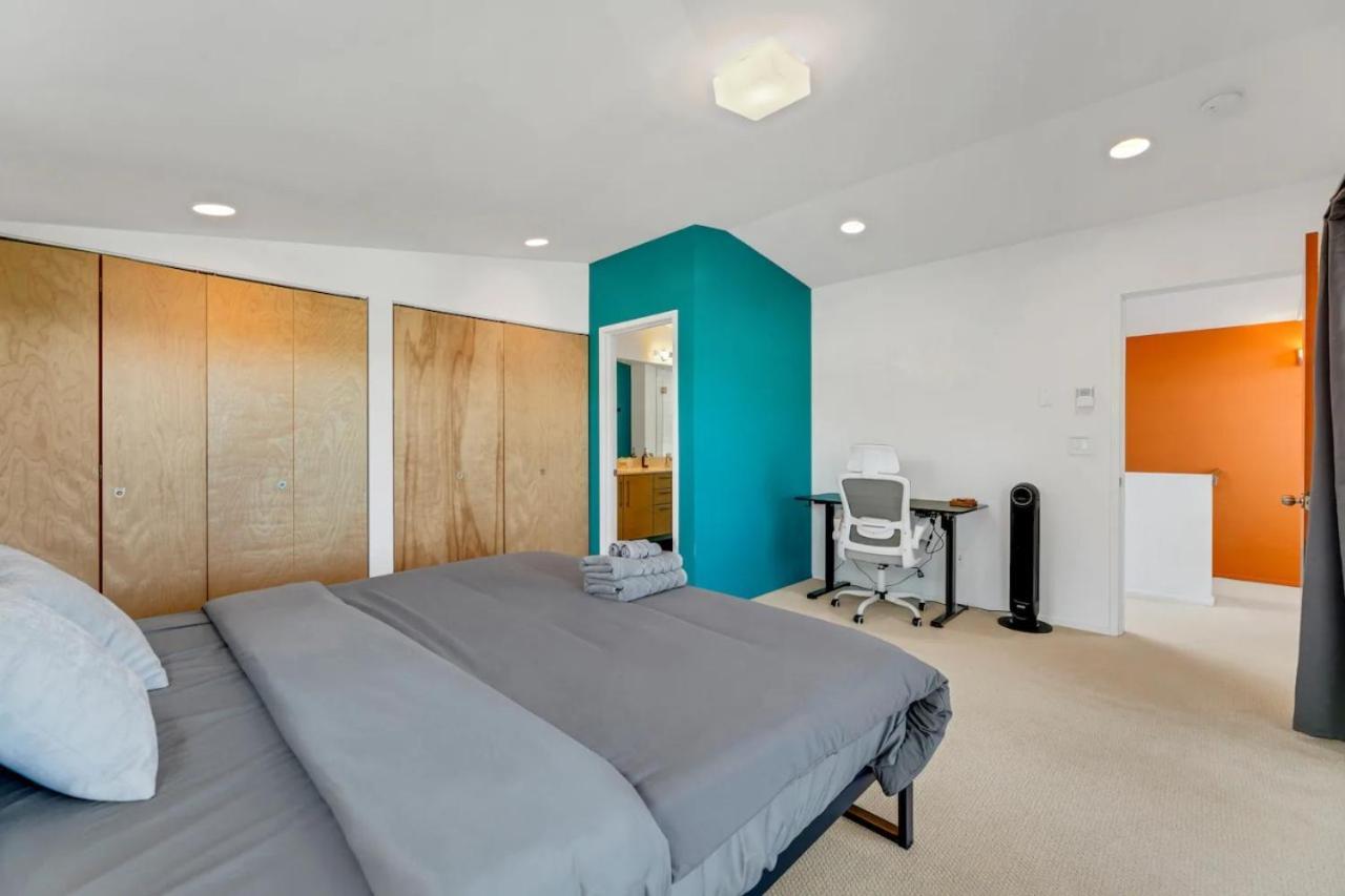 Holiday home Smart Minimal 3br 2.5bath House With Parking Seattle