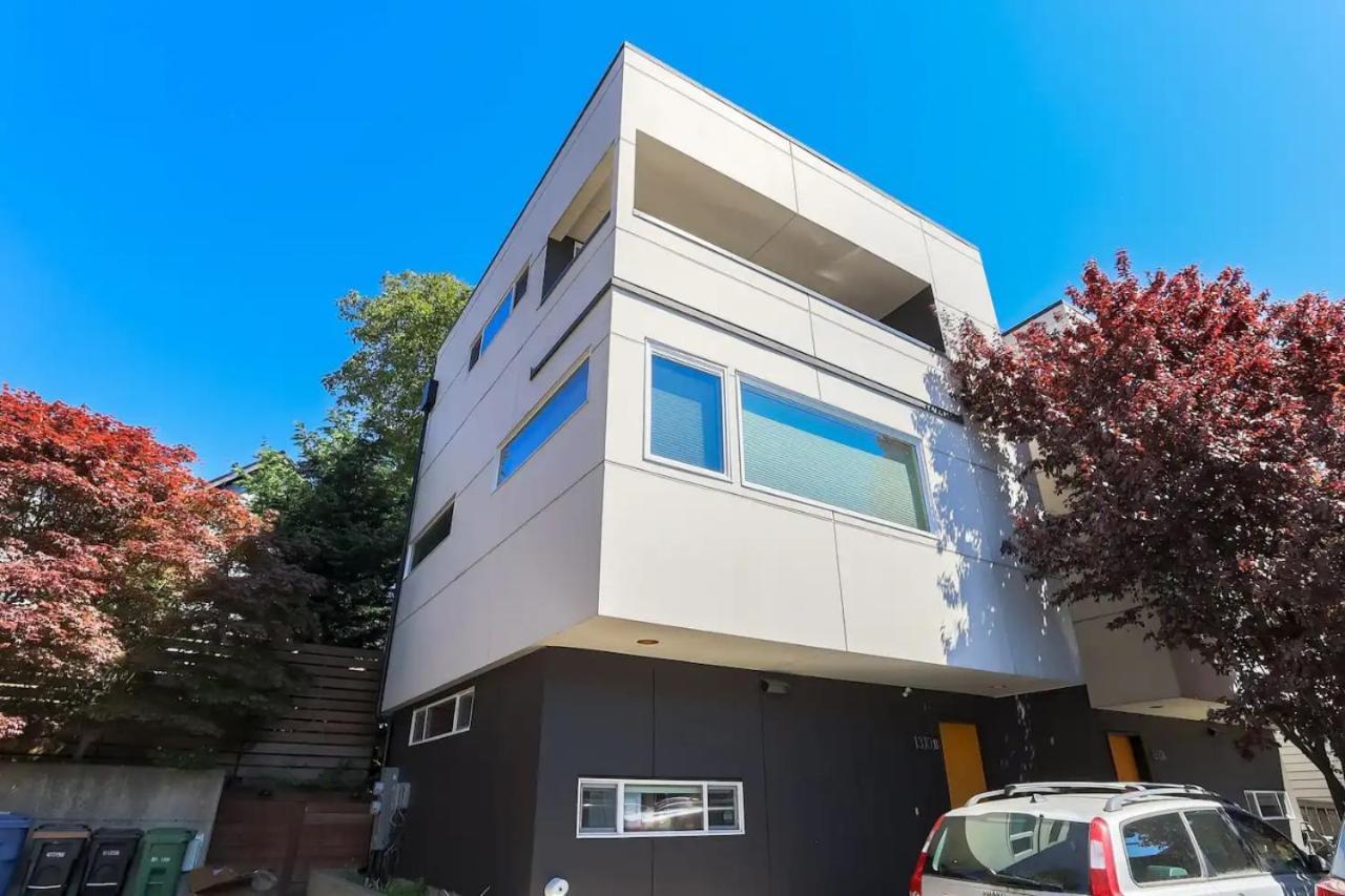 Smart Minimal 3br 2.5bath House With Parking *