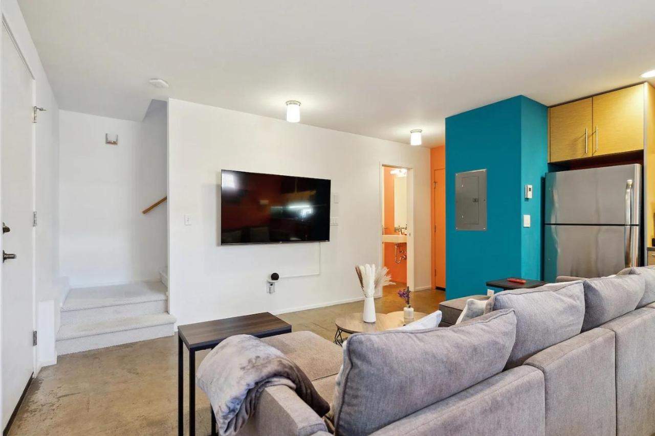 Holiday home Smart Minimal 3br 2.5bath House With Parking *