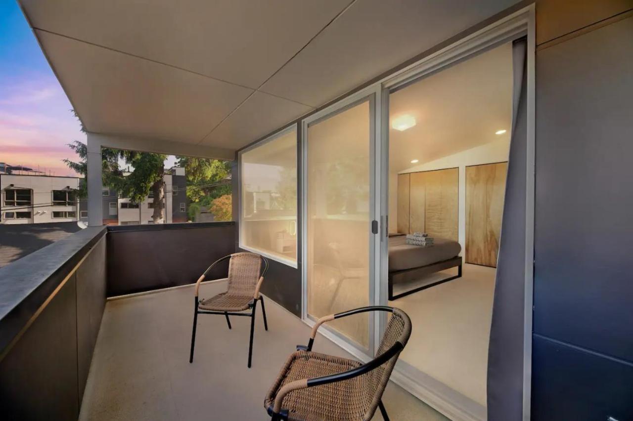 Smart Minimal 3br 2.5bath House With Parking