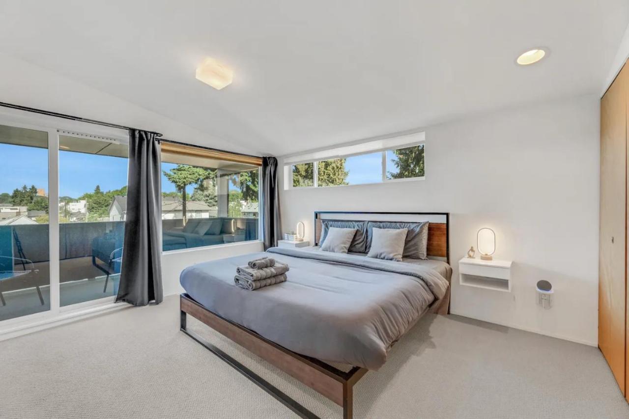 Smart Minimal 3br 2.5bath House With Parking