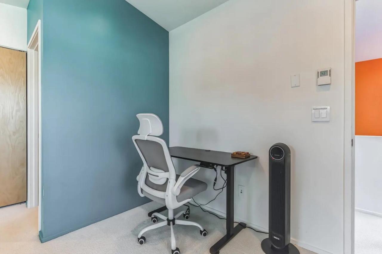 Holiday home Smart Minimal 3br 2.5bath House With Parking Seattle