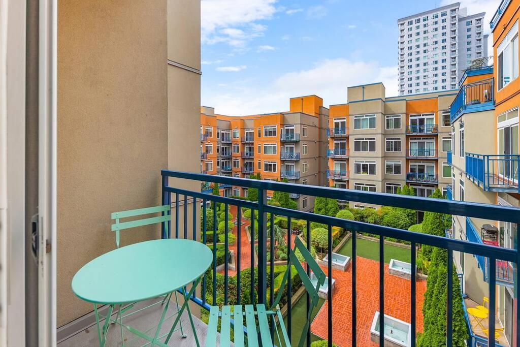 Needle's Edge - 99 Walkscore! Apartment Seattle