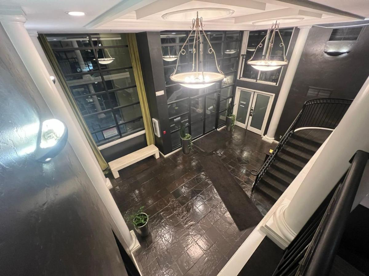 Cozy Downtown Retreat With Space Needle View