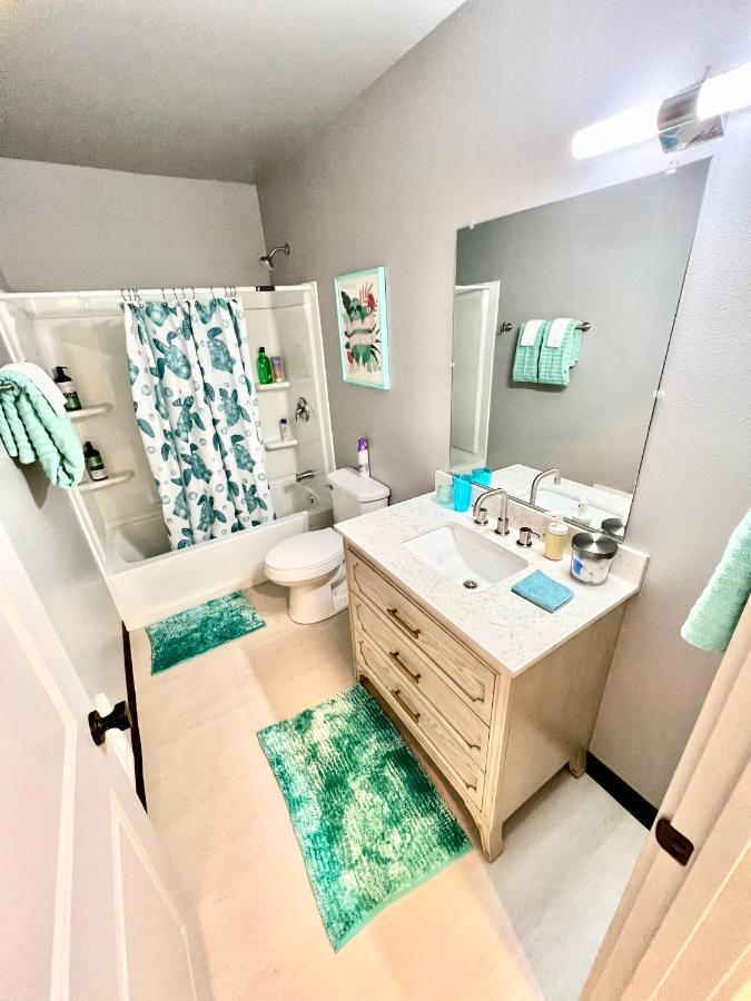 Alki Oasis: Modern Near & Downtown Apartment Seattle