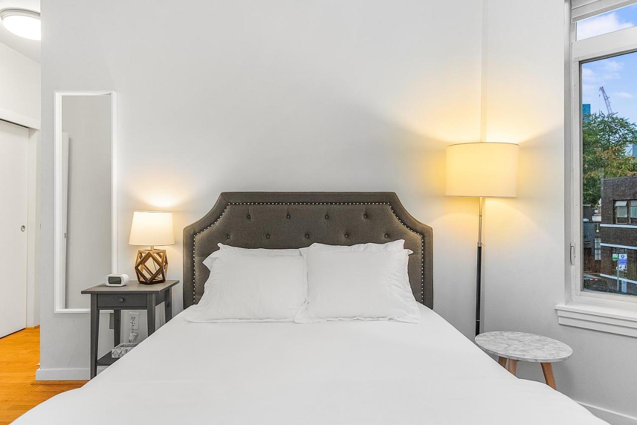 The Corner Nest At Belltown Seattle