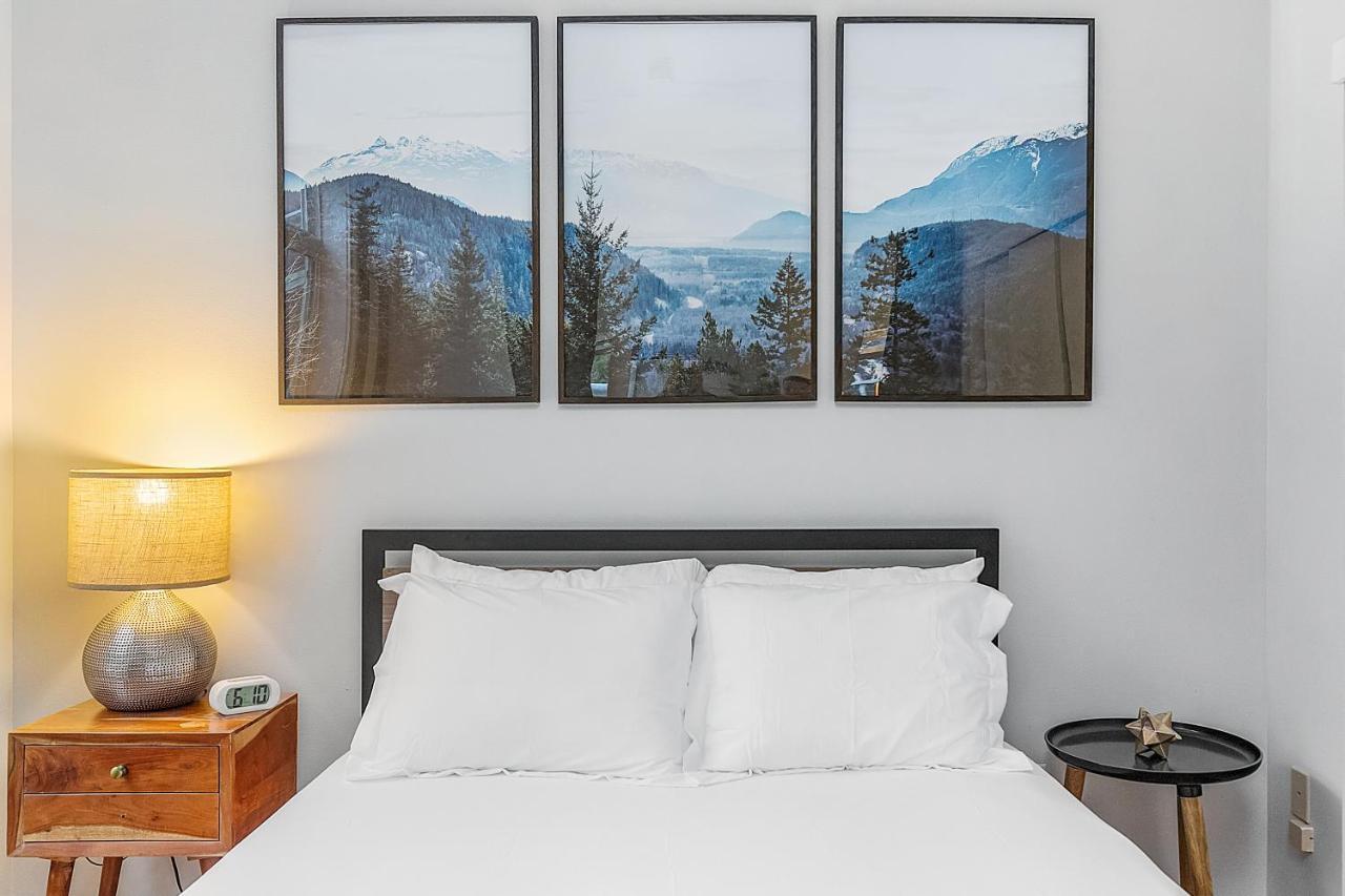 The Corner Nest At Belltown Apartment
