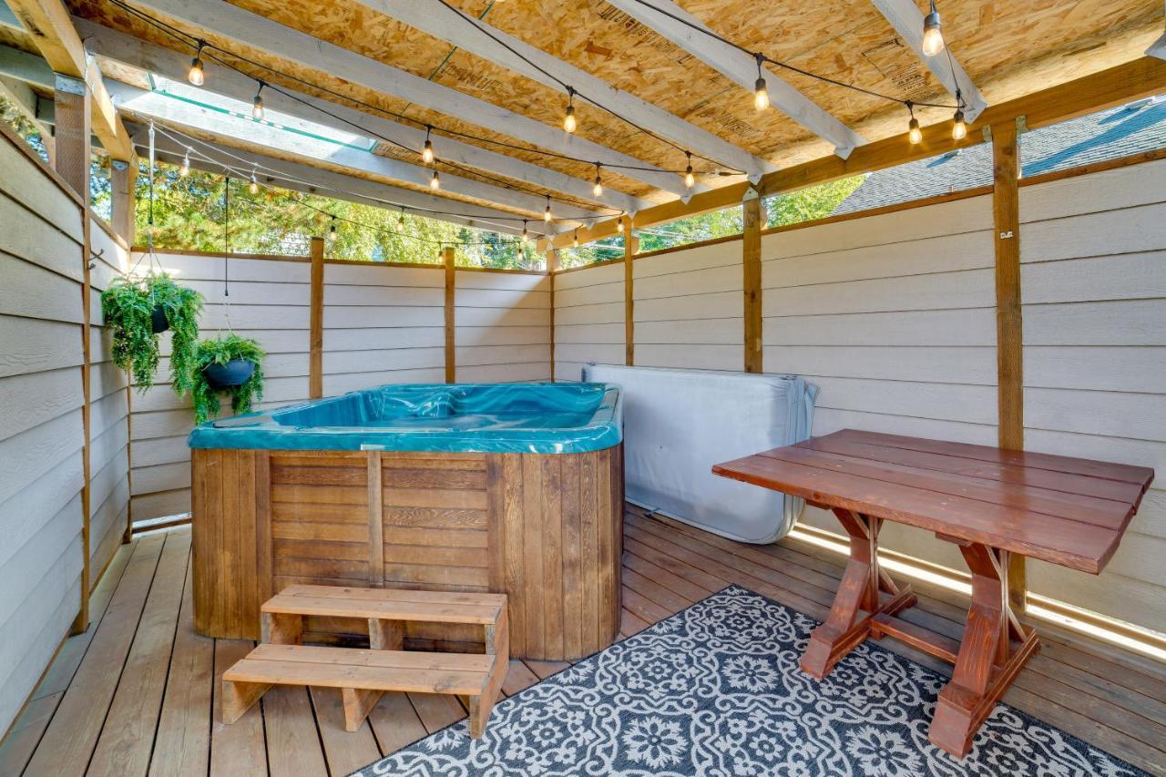 Vacation With Hot Tub 5 Mi To Downtown Seattle