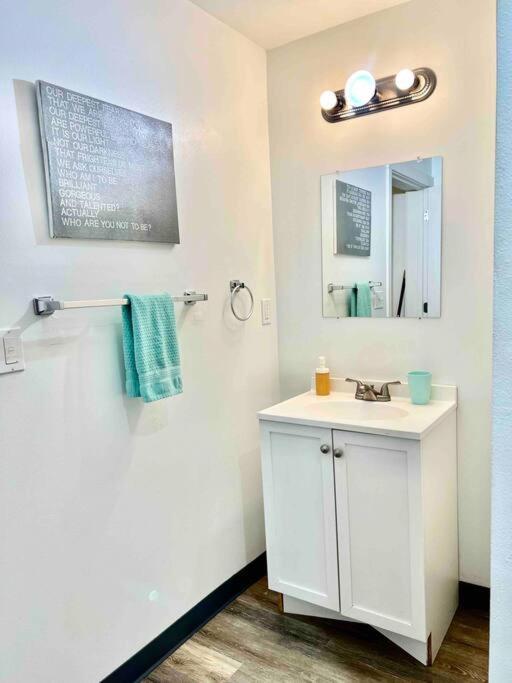 Private With Shared Bathroom On The 1st Floor 10 Minutes Walk To Of Washington Seattle