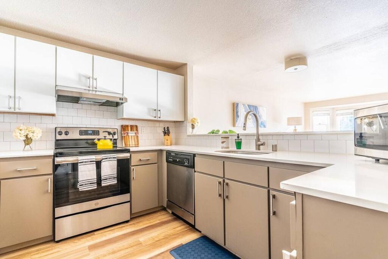 Modern And Spacious Apartment- Gym, Wifi, Free Parking Seattle