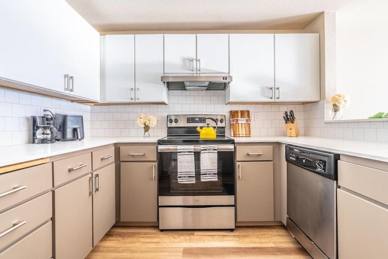 Modern And Spacious Apartment- Gym, Wifi, Free Parking * Seattle