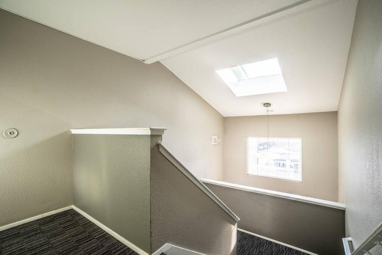 Modern And Spacious Apartment- Gym, Wifi, Free Parking Seattle