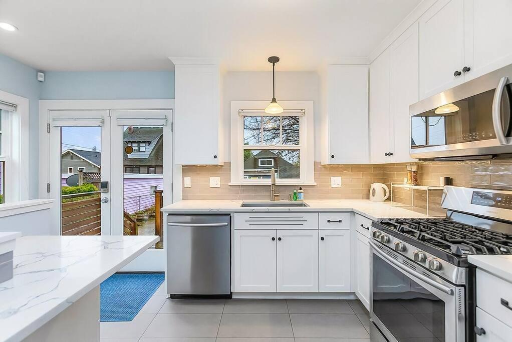 Skyline Blue House In Greenwood Holiday home