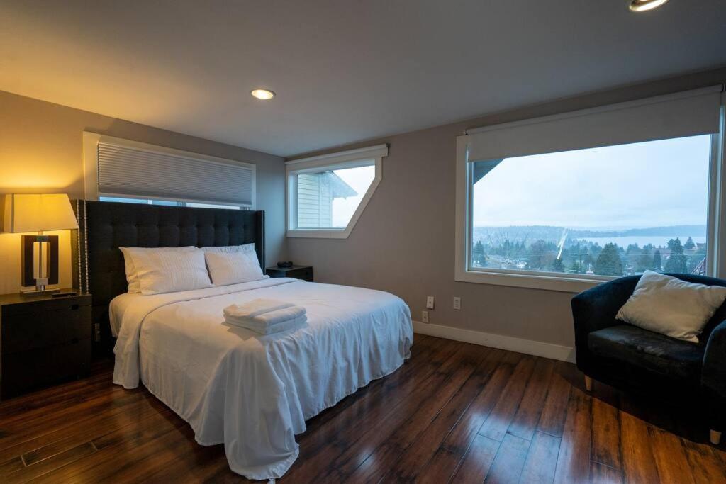 Craftsman With View Of * Seattle