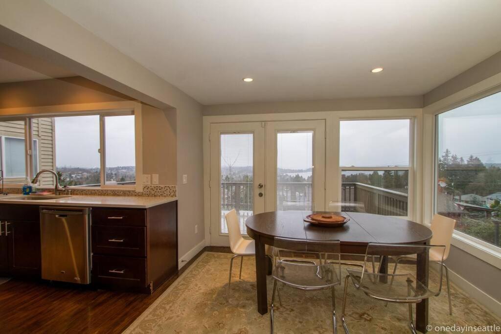 Craftsman With View Of Seattle