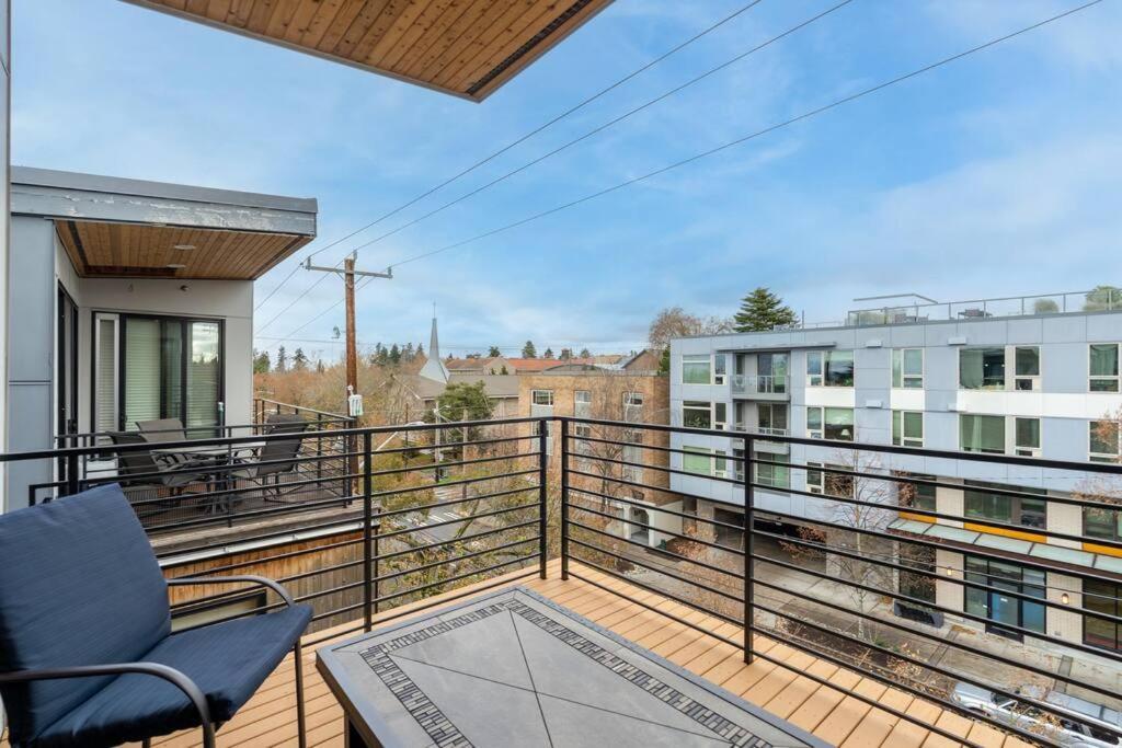 West Seattle's Modern Townhome Holiday home *