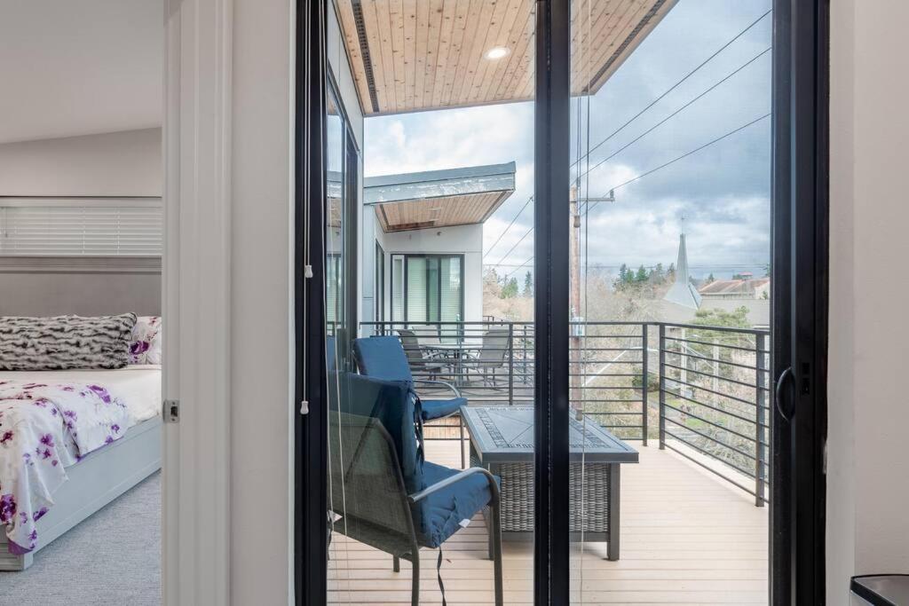 West Seattle's Modern Townhome Holiday home