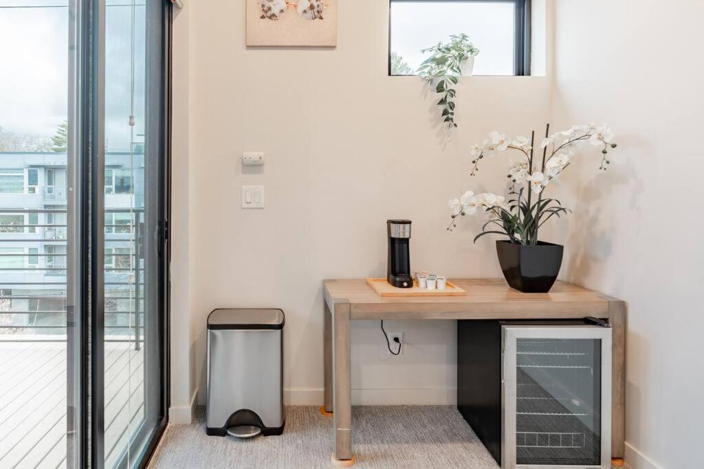 West Seattle's Modern Townhome Holiday home *