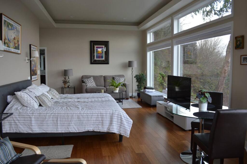 Romantic Spacious With Salish Sea & Mountain Views At Luxury Estate * Seattle