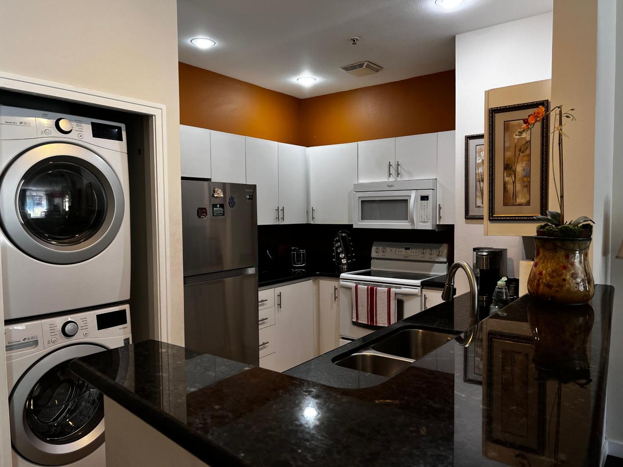 Cozy Nearby Attractions Center Apartment *
