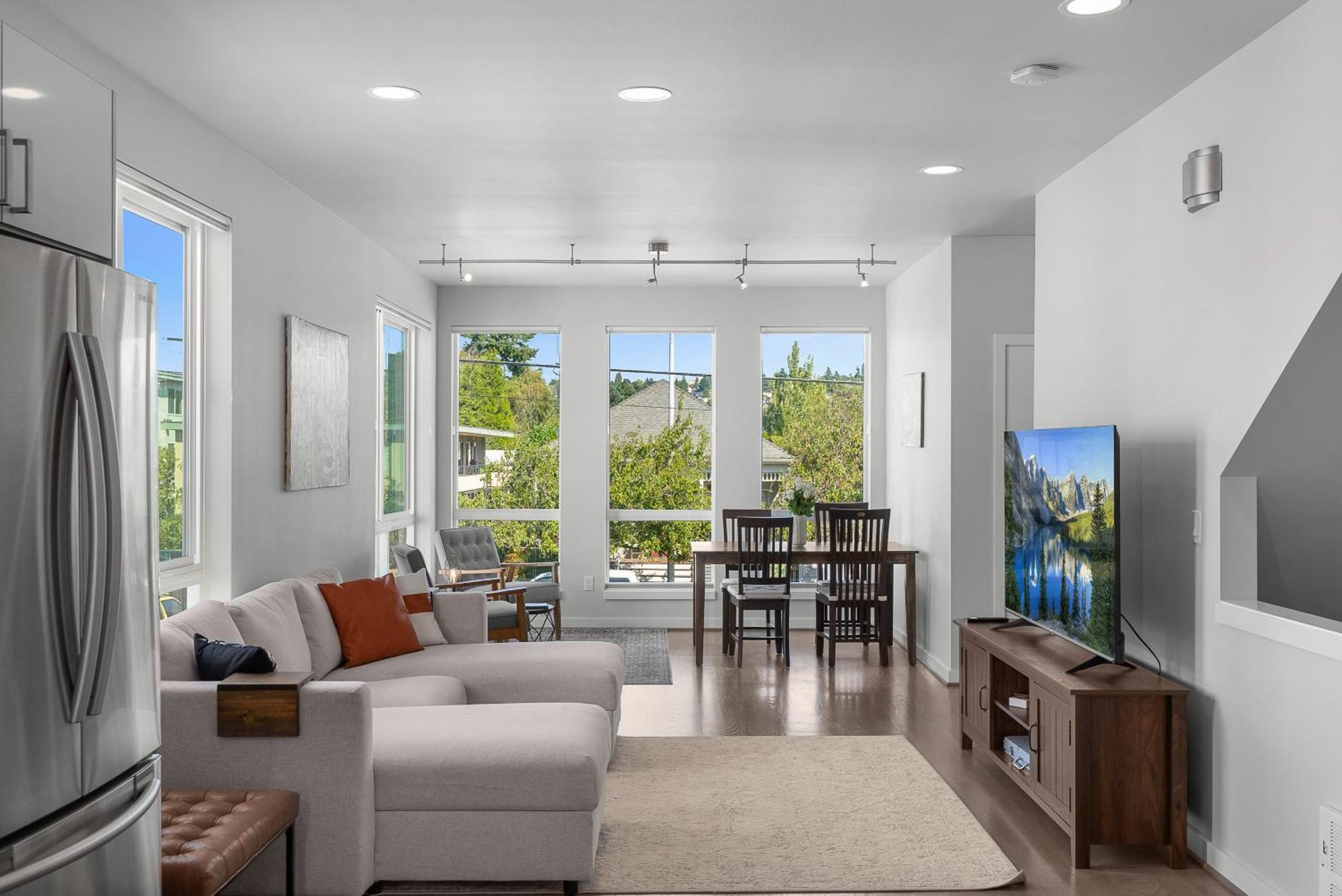 Modern Luxury With Ev Garage, Office, Bike & Balcony, Wfh & Family Friendly *