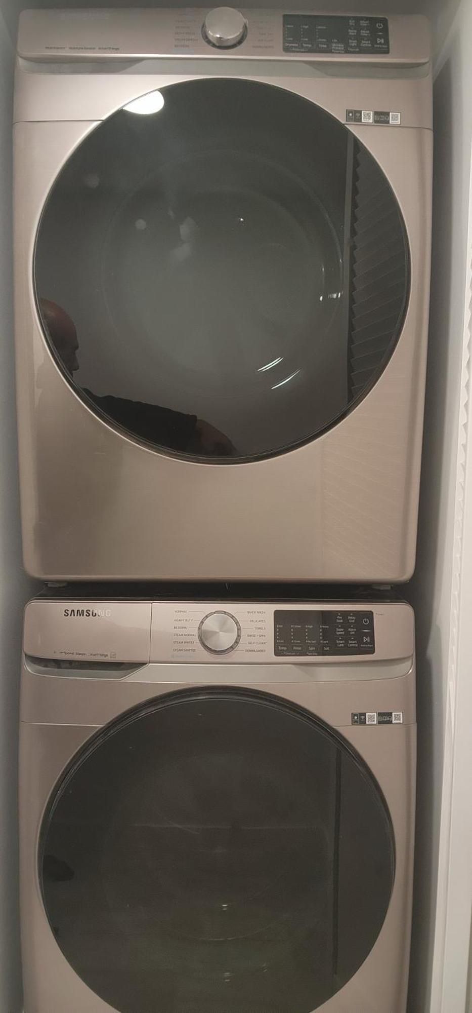 Homesmart: Cozy Charm Meets High-tech In Prime Area Apartment Seattle