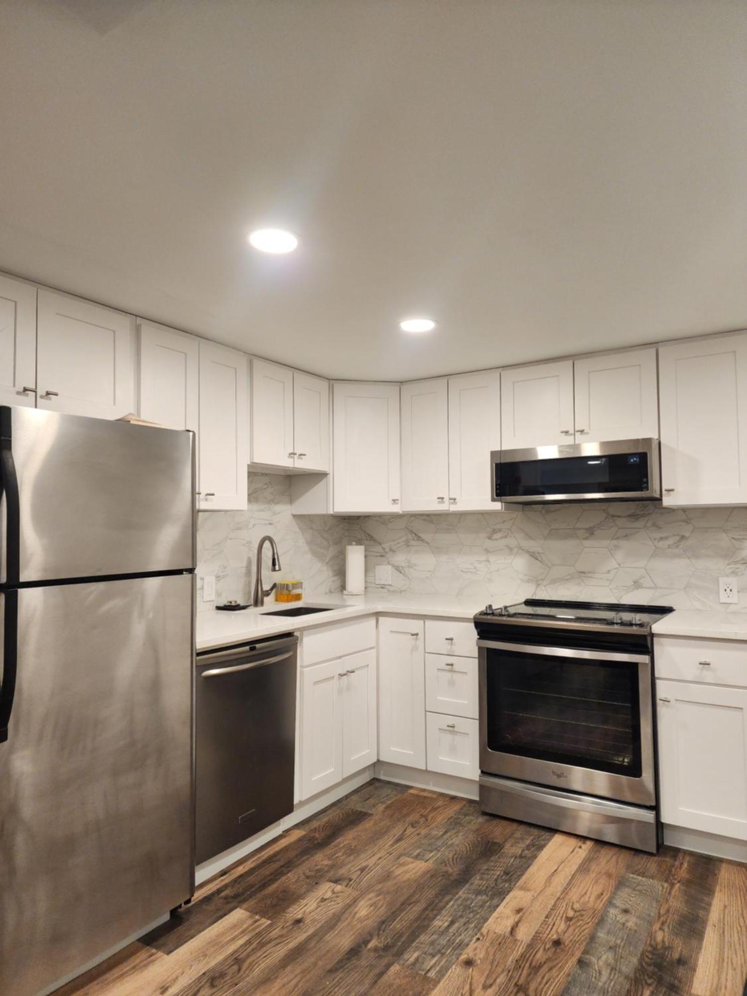 Apartment Homesmart: Cozy Charm Meets High-tech In Prime Area
