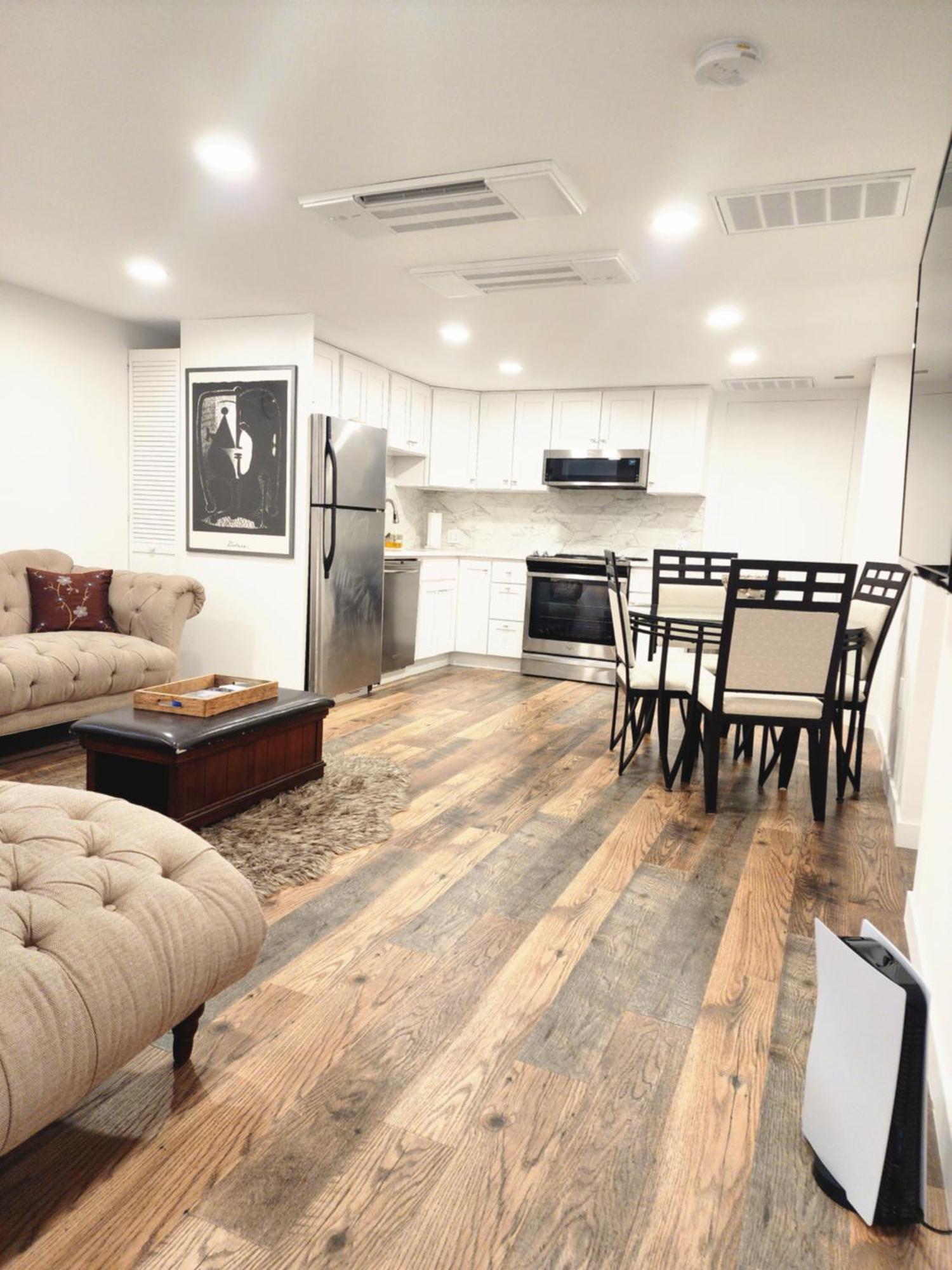 Apartment Homesmart: Cozy Charm Meets High-tech In Prime Area *