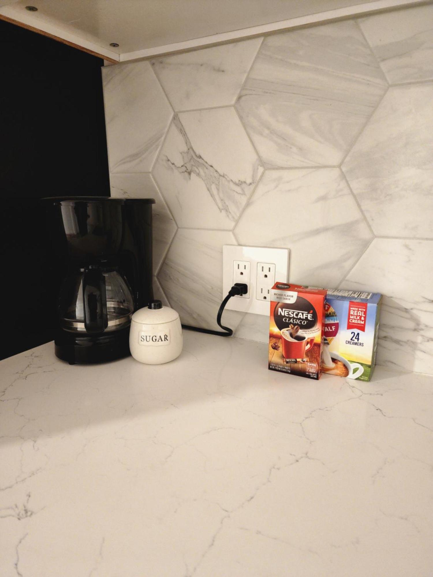Homesmart: Cozy Charm Meets High-tech In Prime Area Apartment *