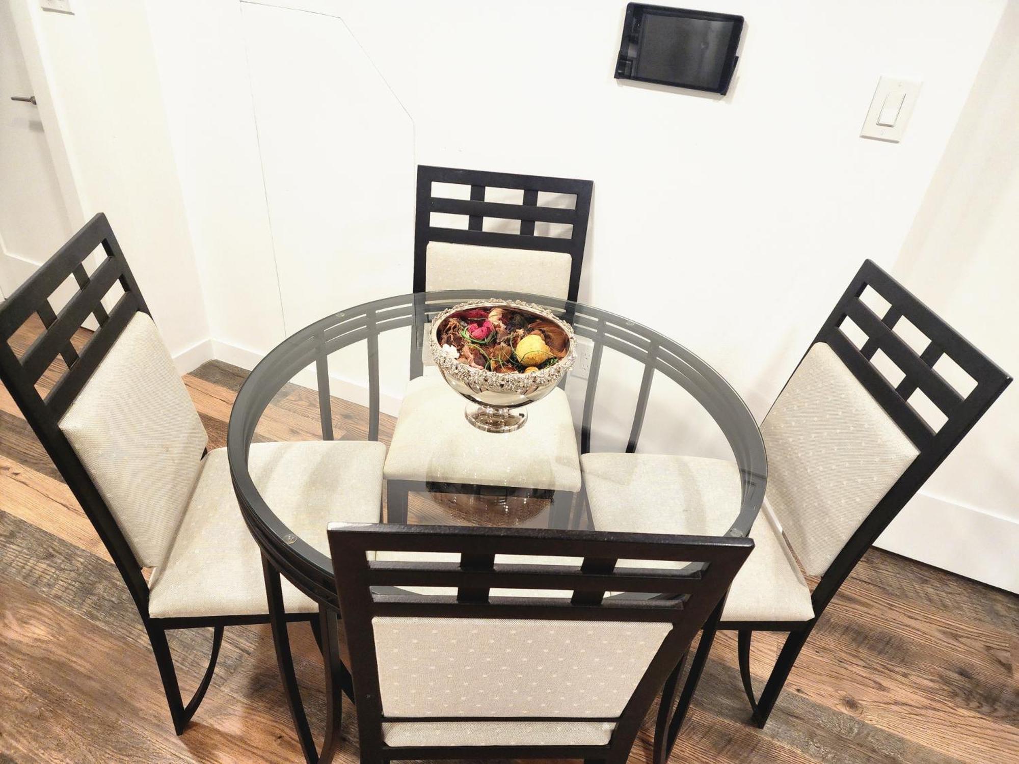Homesmart: Cozy Charm Meets High-tech In Prime Area * Seattle