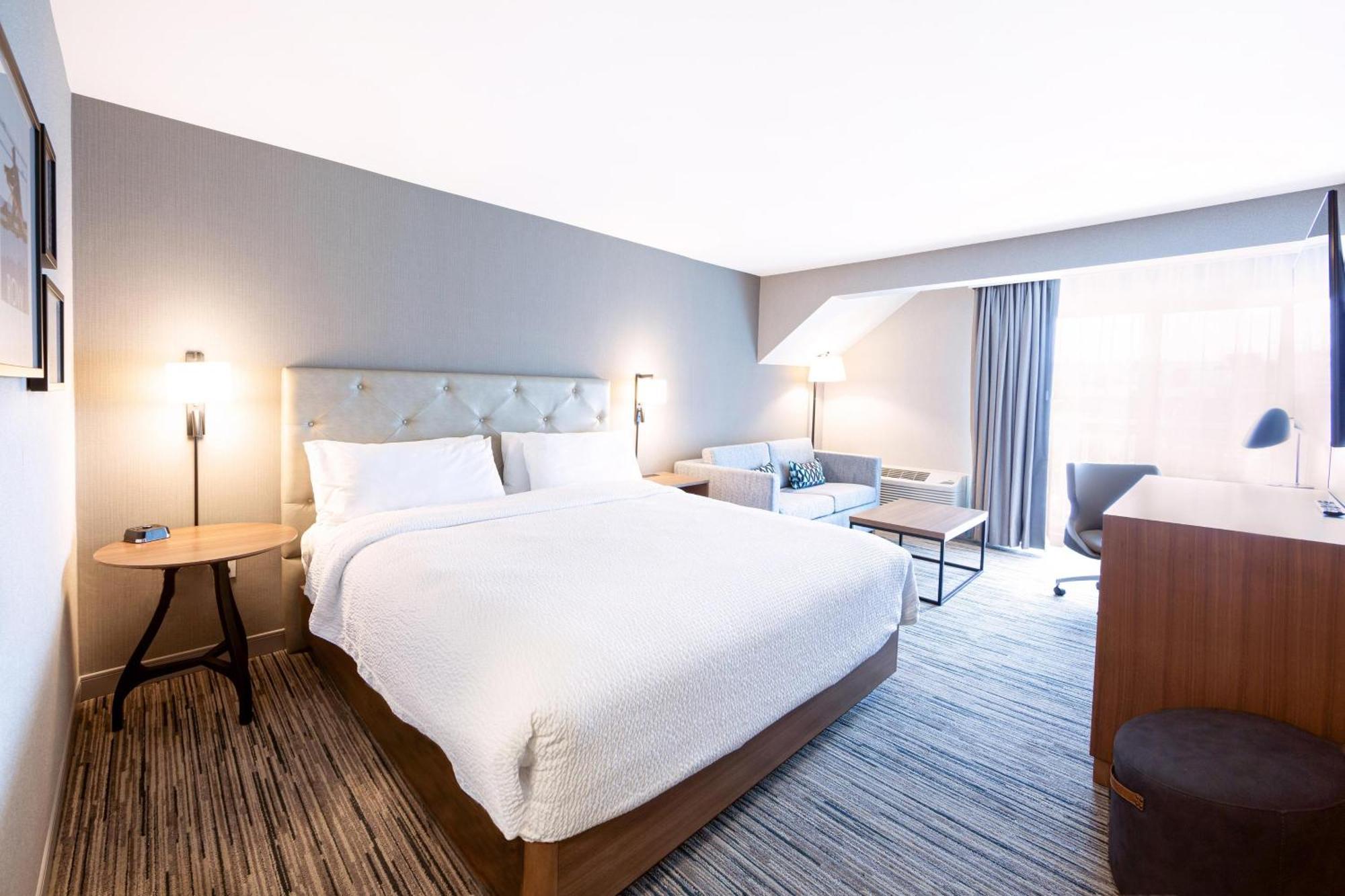Four Points By Sheraton Downtown Center Hotel 3*