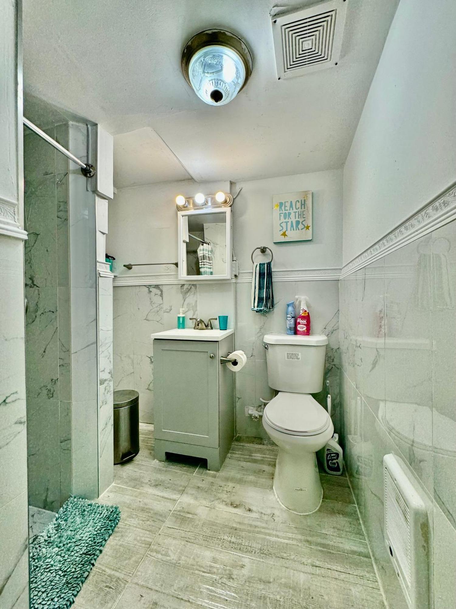 Homestay Tiny Private At The Upper Level Of A Big House With Shared Bathroom Seattle