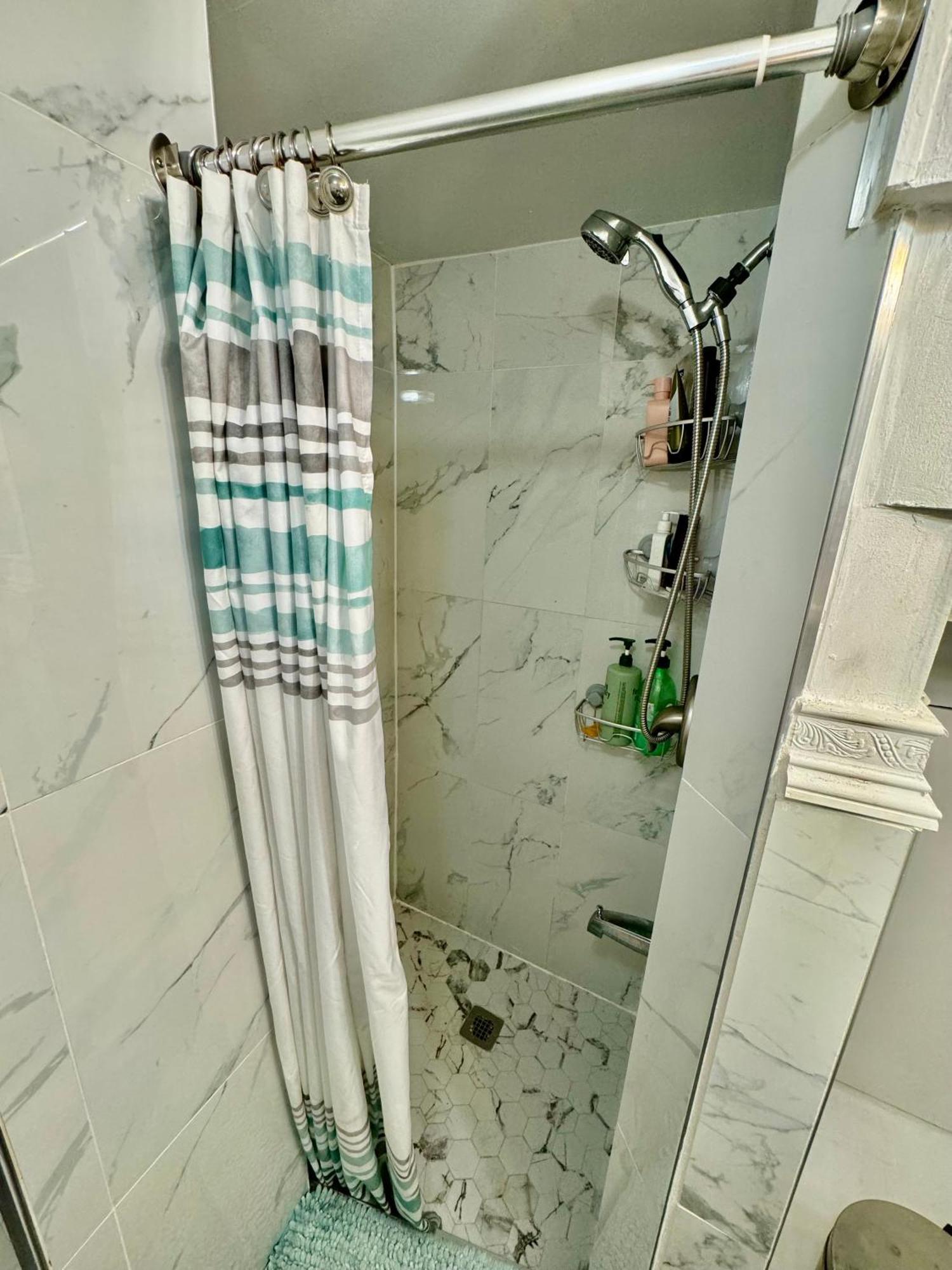 Homestay Tiny Private At The Upper Level Of A Big House With Shared Bathroom Seattle