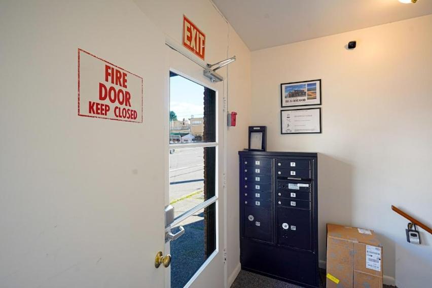 Seaside Serenity 1 Bedroom With Balcony Near Alki